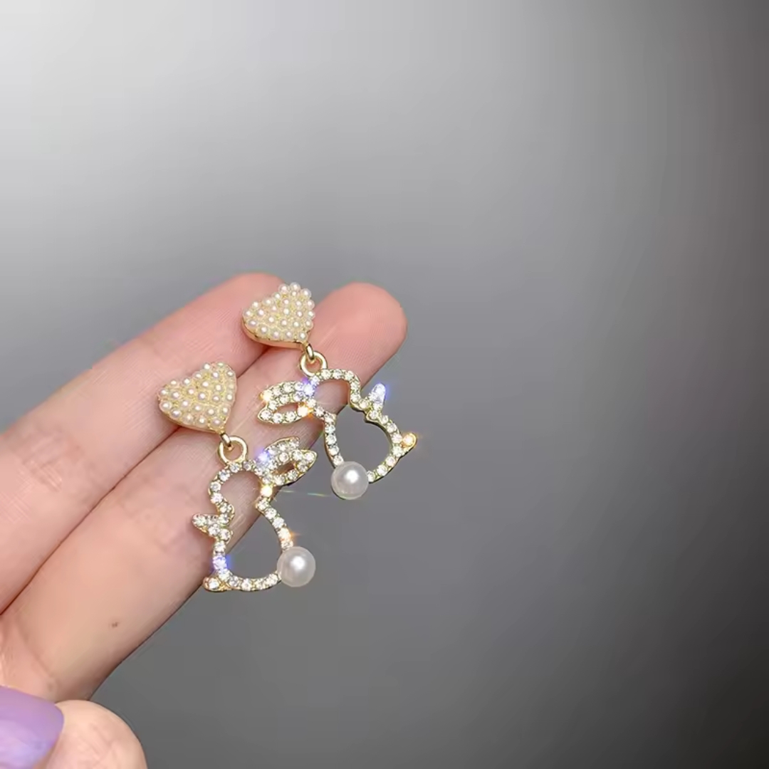 Western Style White Pearl Drop Dangle Earring - Image 2
