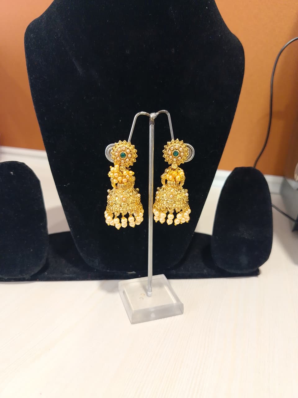 These earrings are a type of jhumka - Image 2