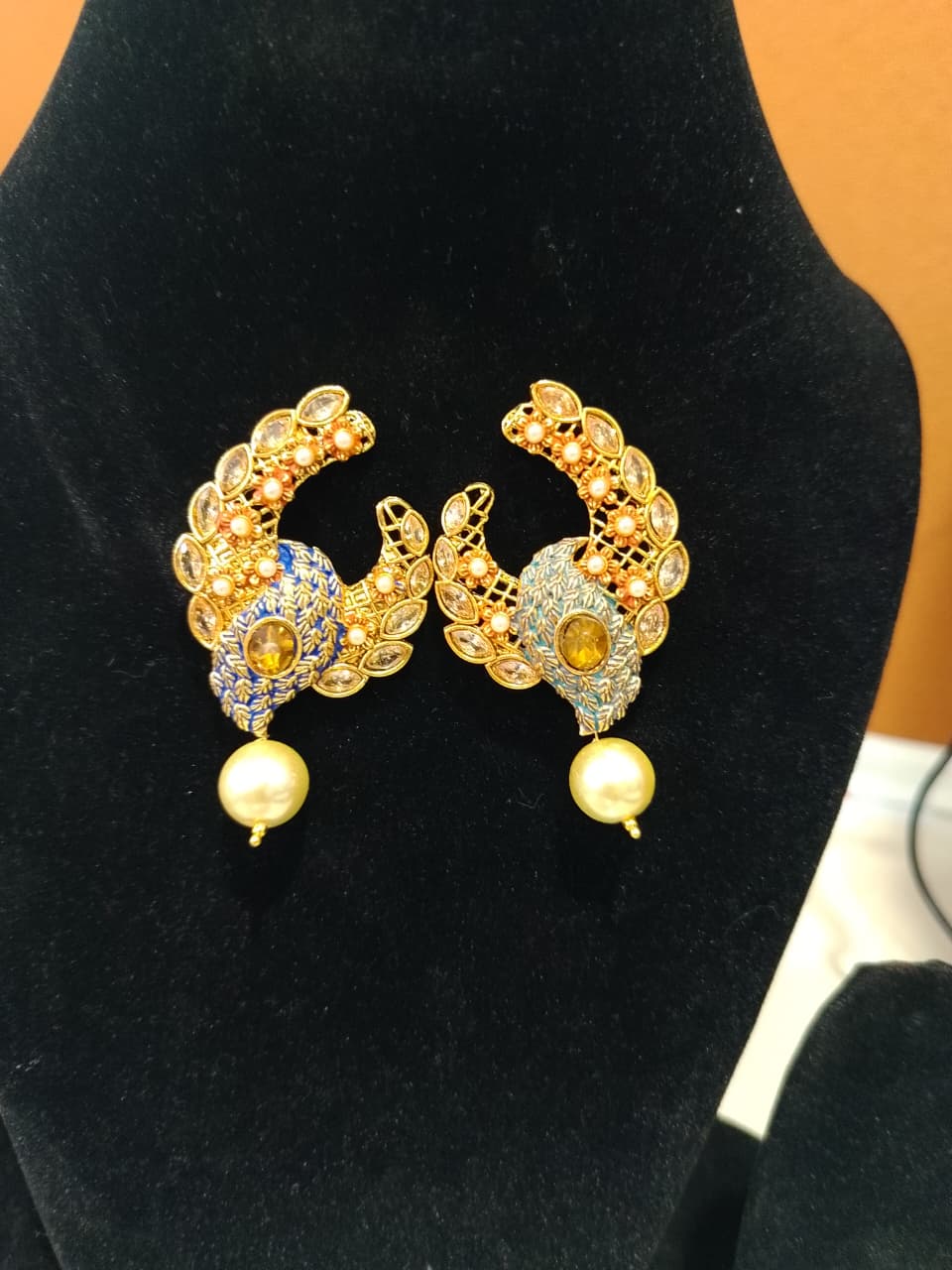 These are a pair of Indian ethnic earrings with a crescent moon design, - Image 5