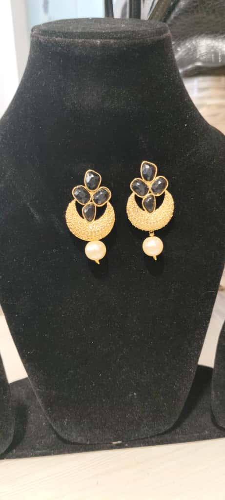 Chandbali earrings are a traditional Indian earring style - Image 3
